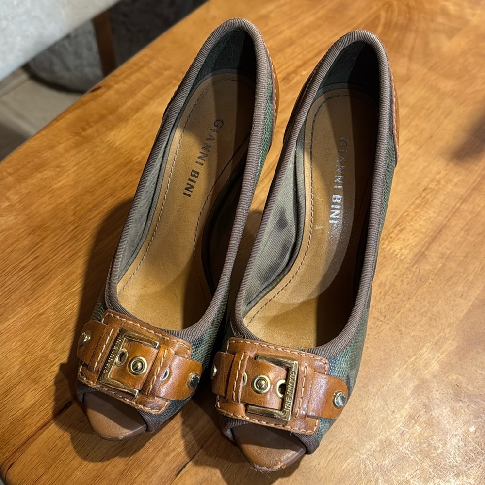 Gianni Bini Camo heels